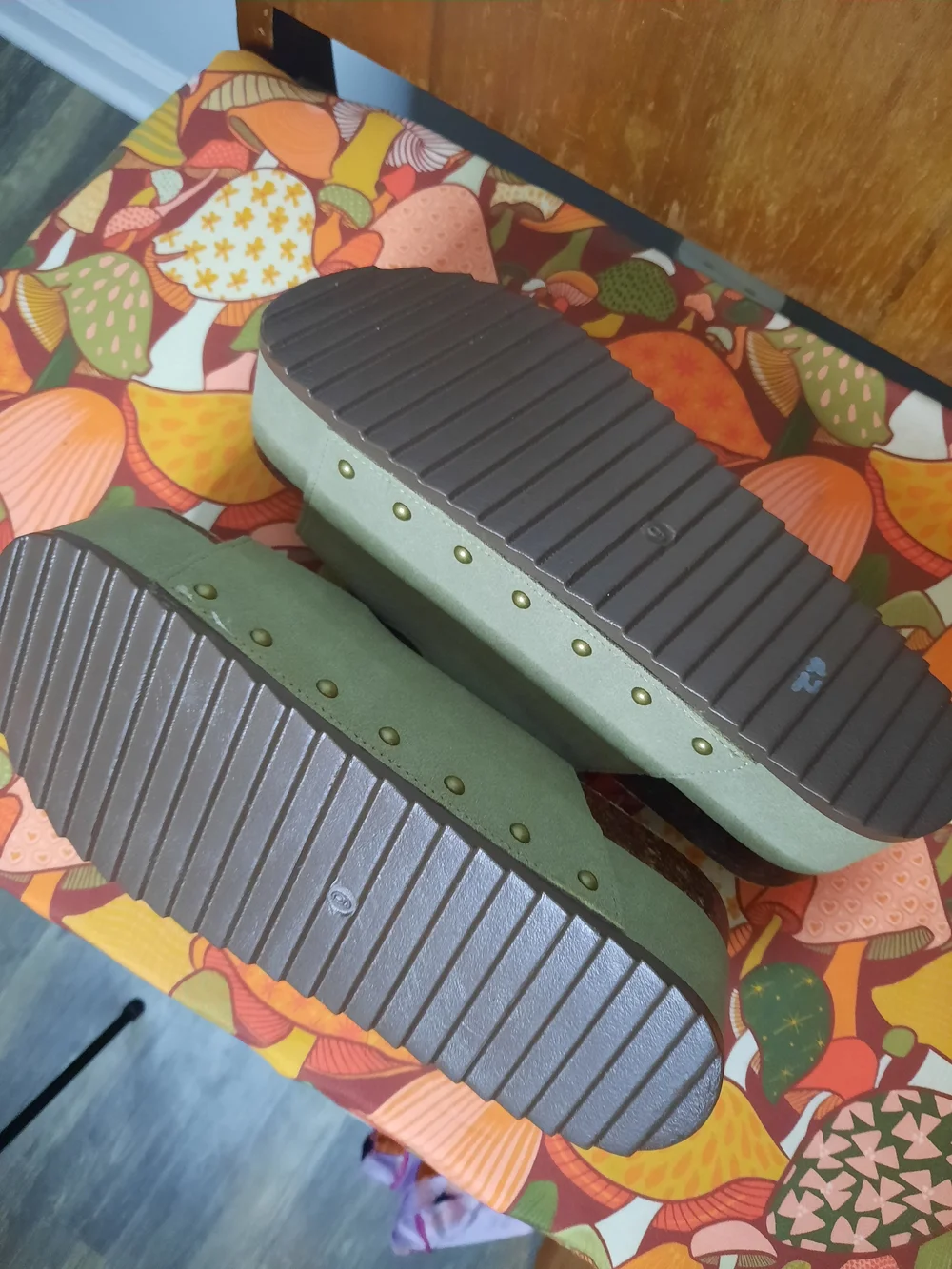 Madden Girl Sz 9, Platform Sandals, Tan, Adjustable Buckle Straps, Studs At Base - Picture 5 of 6